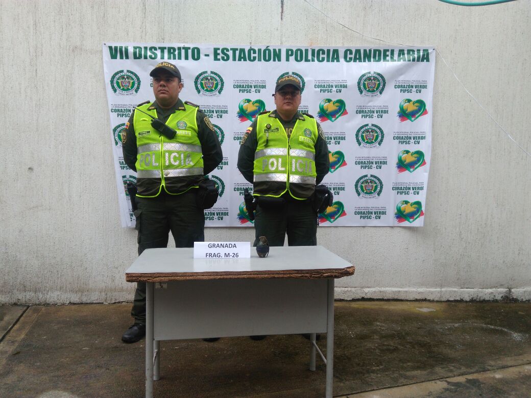 PoliciaCali's tweet photo. Fortalecer el servicio de policía para el ciudadano en las calles. #MTICon #Cuadrante #MNVCC Obrero #Candelaria salvamos vidas al hallar una granada abandonada @Region4Policia @pvdcandelariav @GobValle @pvdcandelariav https://t.co/cBtF0XTwq0