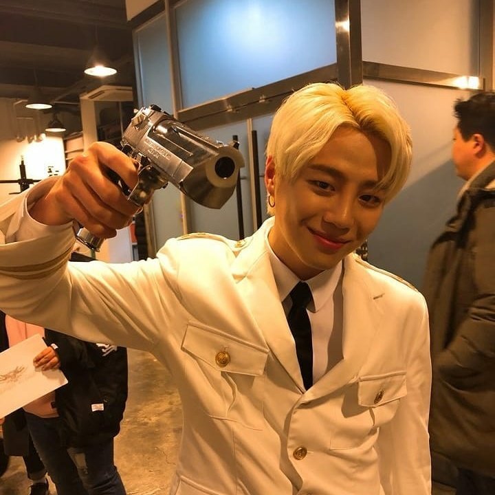leesujiworld's tweet photo. For @TheUNIT_KBS2017 https://t.co/RxZz47fGQu