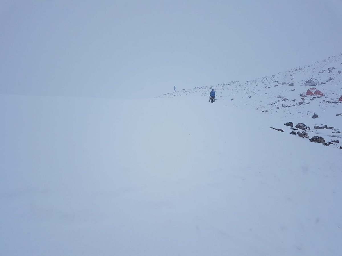 The team spent Day 11 on Mt Aconcagua acclimatising & preparing.
Al passed the flag to Jason & later a phone call with Simon’s Dad, Mike, on the #iSatPhone2 gave them all the extra bit of determination & strength they will need for the summit bid!
#FollowTheFlag #ACO2018