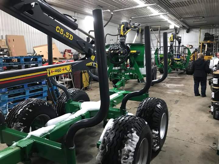 forsmw's tweet photo. Busy morning for our Dealer in Canada 🍁 prepping 3 farma trailers and cranes ready for customers https://t.co/GbJS3i07fz
