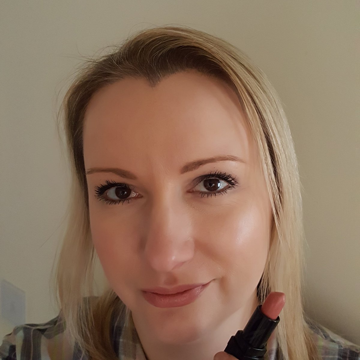 a77600091's tweet photo. Love Opulence Lipstick in Upscale #lipstick #lips #opulence # https://t.co/xmbn9d74Xm