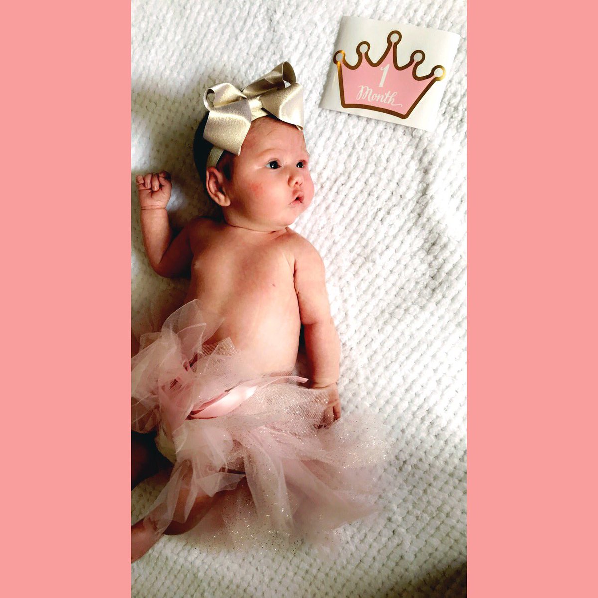 Lala92966's tweet photo. Happy one month sweet baby girl🎀👶🏼 https://t.co/7Ku8baD9eY