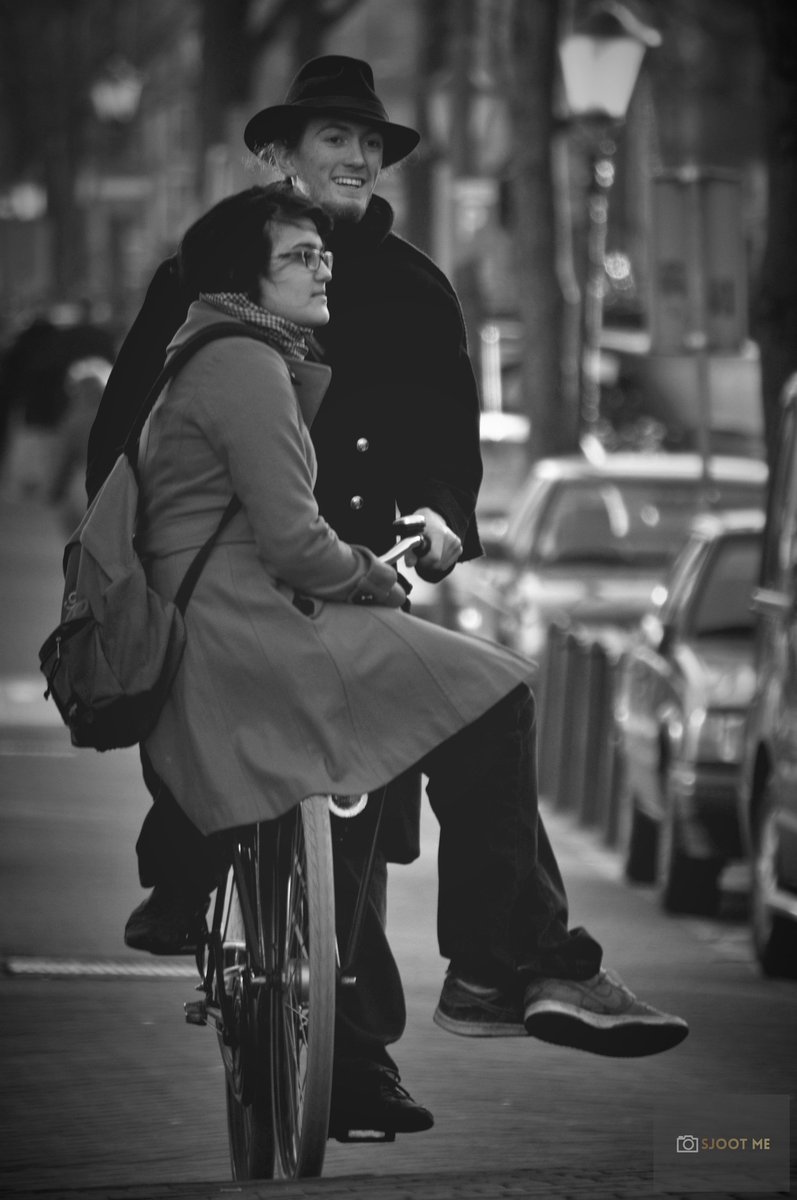 Format369's tweet photo. #streetphotography #blackandwhite #bw #monochrome #people #onthemove #together #street #streetlife #humansized #city #citylife #kloveniersburgwal #amsterdam #winter #sjootme https://t.co/gf1211CaUs