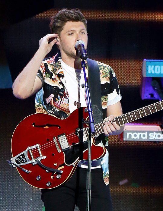 Tata20041D's tweet photo. RT to Vote

Dieciseis

#SlowHands #BestLyrics #iHeartAwards by @NiallOfficial https://t.co/Yi05YuHcLZ