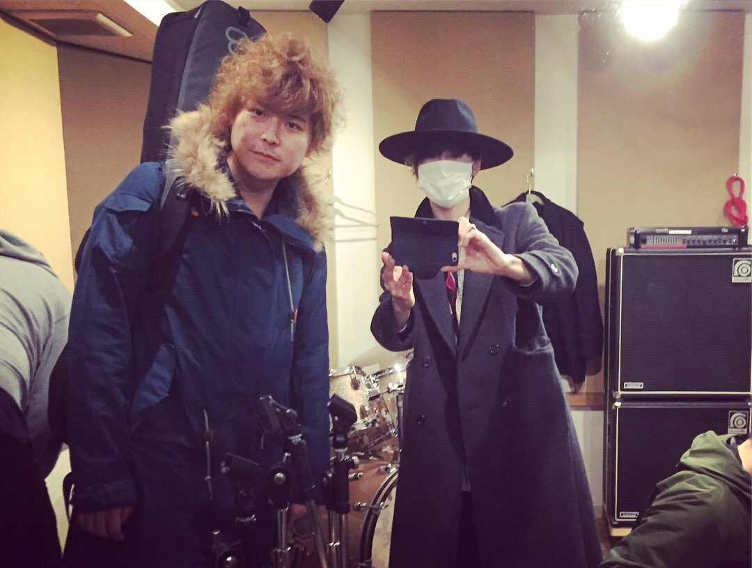 firmament_12's tweet photo. Firmamentリハでした

明日は中野timetripという
インドカレー屋さんにて
アコースティックLIVEです

18時スタートです！！！！

そして最近よく
スタジオでお会いする山田さんと
パシャり https://t.co/axCIzdEABW