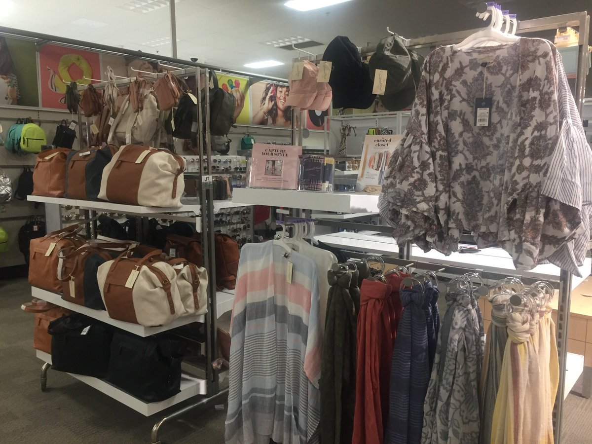 peanutpapi's tweet photo. Universal Thread....We Love the new Style in Accessories @dave_target11 @bdiron21 @Cr8iveAlexander #style https://t.co/5o39O0lJci