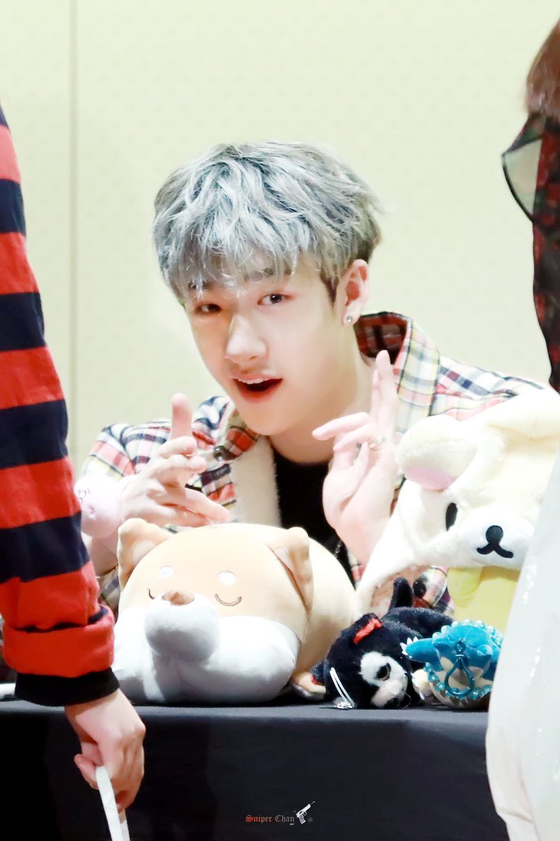 sniperchan1003's tweet photo. 180120 명동 팬싸
HQ💘🐕
love u to the moon and back

HQ🔗
https://t.co/VfTxzec8Jn
https://t.co/kTQGUzdJj5

#방찬 #찬 #BANGCHAN 
#StrayKids #스트레이키즈 #3RACHA
@Stray_Kids https://t.co/dVEvgwEuud