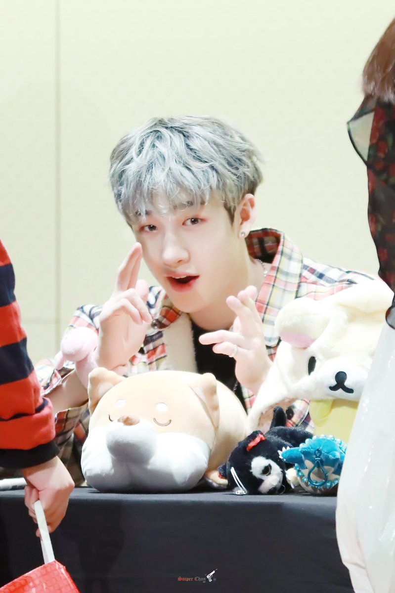 sniperchan1003's tweet photo. 180120 명동 팬싸
HQ💘🐕
love u to the moon and back

HQ🔗
https://t.co/VfTxzec8Jn
https://t.co/kTQGUzdJj5

#방찬 #찬 #BANGCHAN 
#StrayKids #스트레이키즈 #3RACHA
@Stray_Kids https://t.co/dVEvgwEuud