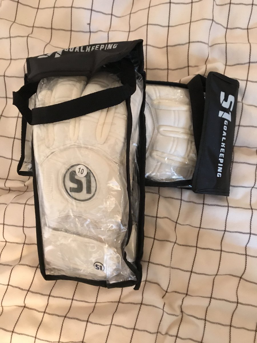 Alex1Street's tweet image. Big shout out to @S1_Goalkeeping for getting me my fresh mits for today’s game! #CleanStreets