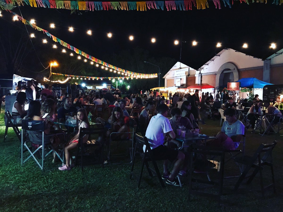 nautico_zarate's tweet photo. ¡ARRANCO Summer Food Festival! 🎉🎉

Un finde para todos los gustos, ideal para disfrutarlo con amigos y en familia!

A orillas del Río Paraná 🏖

Sábado: 12.00hs a 01.00hs. 

Domingo: 12.00hs a 23.00hs

🔴⚓️🔵

😎😁😎

#FoodTrucks #PatioCervecero #DJsenvivo https://t.co/PIeoaQvcsp