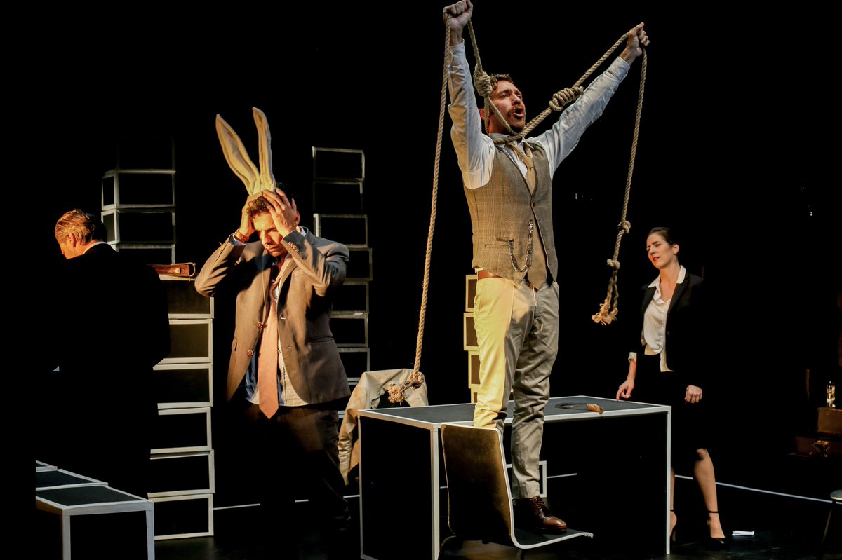 ""La  base de nuestro proyecto es la mentira universal. Si alguien dijese  la  verdad, lo crucificarían. ¿Quién quiere la verdad?" #Famelica de J.Mayorga. Mañana, Domingo 21, a las 18h en <a href="/teatrobarrio/">Teatro del Barrio</a>  #teatro #cultura #JuanMayorga #DomingosFamelicos #enCANTERAte