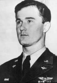 TheUFOBro's tweet photo. 1948 Mantell Incident:
If you've thought to yourself that military and UFO encounters always seems to end without conflict and wondered has there ever been any? The Mantell Incident resulted in the crash and death of pilot, Captain Thomas F. Mantell, while in pursuit of a UFO https://t.co/55SIZK8EJq