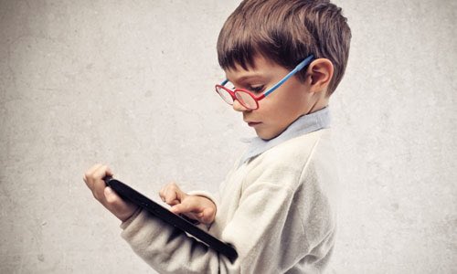 Abdulaziz_Hmadi's tweet image. إلى الآباء والأمهات
أتمنى أن تشاركونا تحت هذه التغريدة بأفضل التطبيقات أو الخدمات أو المواقع أو الفوائد التقنية التي تستخدمونها مع أطفالكم.
&quot;ثق أن ما ستكتبه سيستفيد منه عشرات الآلاف بإذن الله&quot;