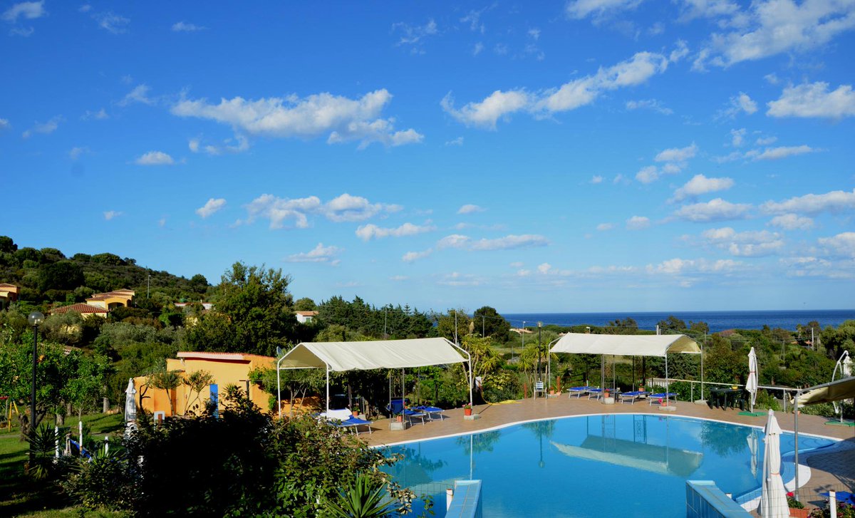 Residence Sarga biedt geschakelde huisjes met veel privacy. Dagelijkse aankomst en #vroegboekkorting van 5 % bij reserveringen voor 30 april! bit.ly/2mYGbvd #vakantiesardinie #vakantieinsardinie #vakantieopsardinie #tritt #trittsardinie