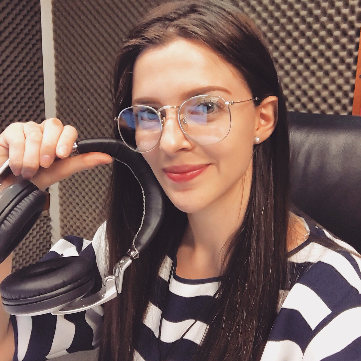 los40Paraguay's tweet photo. Como todos los sábados @faduahuespe hace la versión extendida del ranking más importante del país. Te esperamos en #Del40al1 de 9 a 13 hs 🎙 https://t.co/4HtgvqtY1R