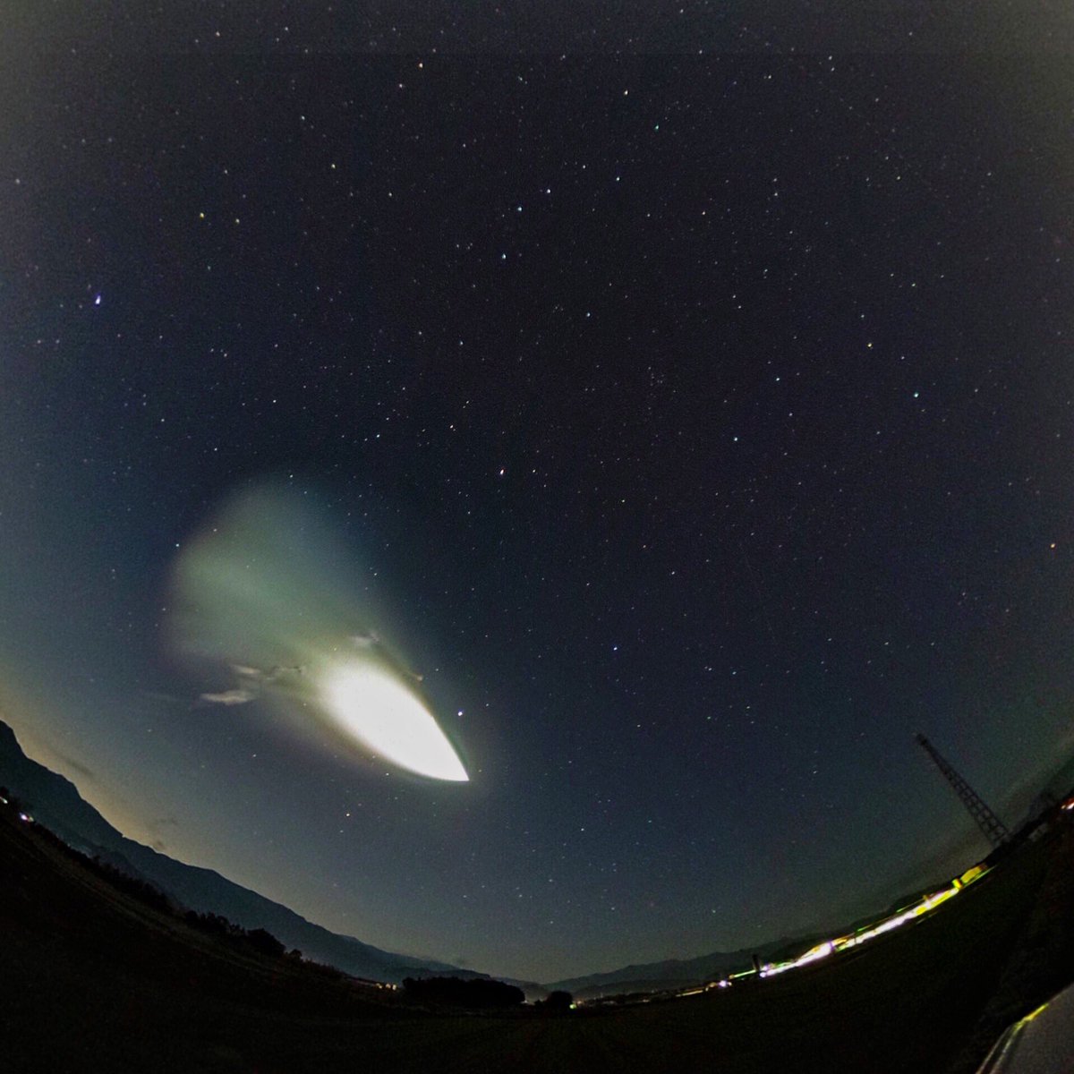 take_kagoMUG's tweet photo. イプシロンロケット3号機と北斗七星
#イプシロンロケット3号機 #イプシロンロケット #epsilon #epsilonrocket #ロケット #rocket #打ち上げ #jaxa #肝付 #内之浦 #星空 #夜空 #star #宇宙 #space #北斗七星 #シータ #theta #theta360 https://t.co/Oa23aDKu0e