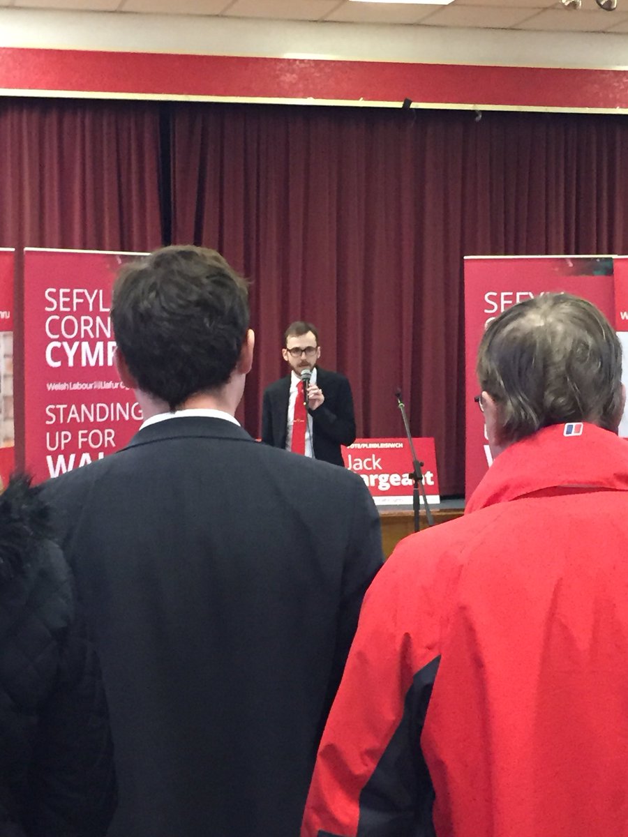 JohnWill79's tweet image. Pre-match pep talk from @Jack4AandD this morning. Cold &amp;amp; wet but a positive response in Ewloe #LetsBackJack #LabourDoorstep #SuperSaturday