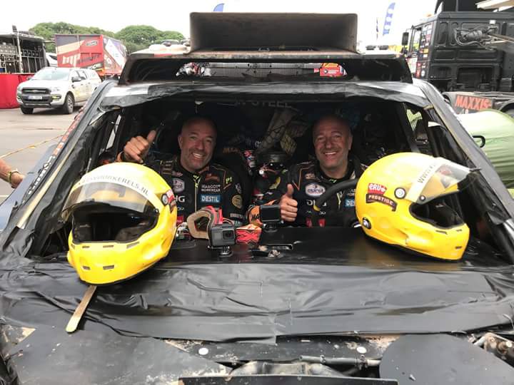 remco_v_eldik's tweet photo. Tim & Tom will be #EatThereDust
At the last stage of the rally
#NoWindshield ๐๐
More then 9000km done 286 to go๐
@MaxxisDakarTeam #Beast347
@kaasvoorkerels @EurolBV
@RTL7 @twsteel @MaxxisNL
#EatMyDust #EatMyCheese ๐ง
#Dakar2018 https://t.co/pAQ6SeukRZ