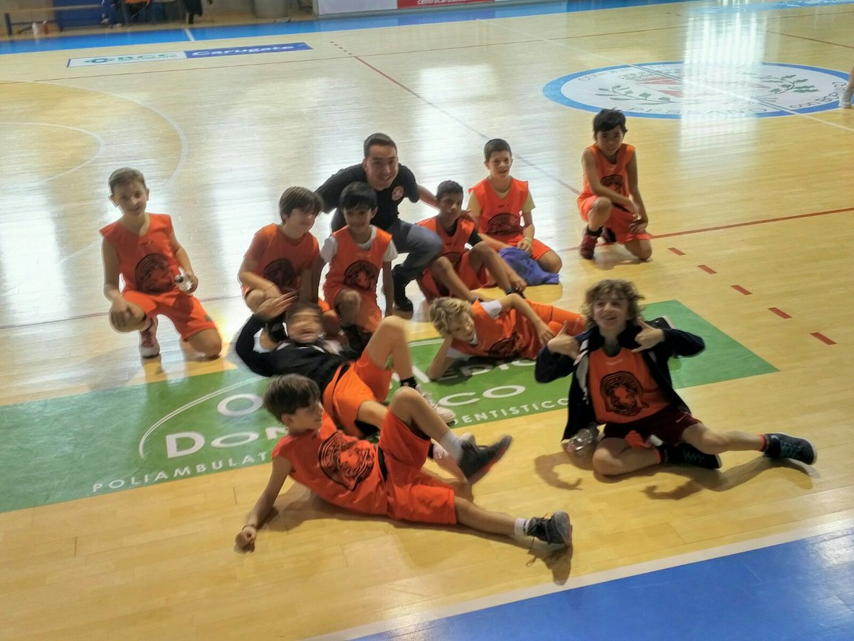 sangabasket08's tweet photo. (Aquilotti) Bussero-Sanga 8-16 (4 periodi vinti e 2 pareggiati) bella vittoria anche oggi !!! 🏀 #ForzaSanga https://t.co/6OfZjPUXUz
