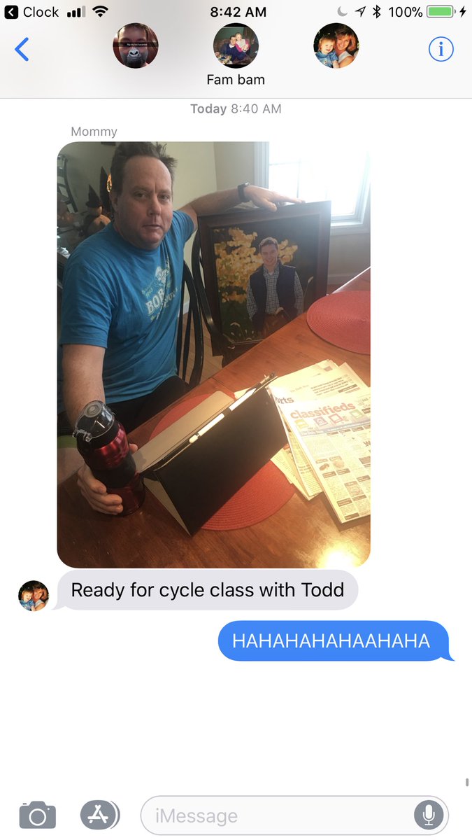 gwen_stefan's tweet photo. My brother is away at college and you could say my parents really miss him 😂😂😂 #parentlife https://t.co/zTZHj6PEjN