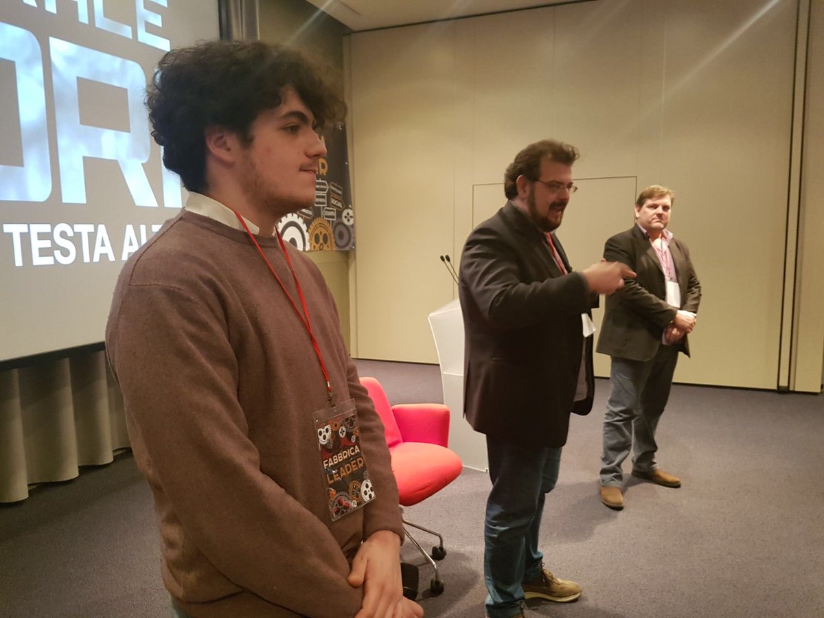 FabbricaLeader's tweet photo. Prosegue la sessione pomeridiana del nostro #PoliticalBootcamp a Cagliari, con i segreti della comunicazione raccontati dal Colonnello Giuseppe De Donno insieme alle tecniche video per uno spot vincente del regista #AmbrogioCrespi.
#LaFabbricaDeiLeader #formazione #comunicazione https://t.co/bWgvmgwZwo