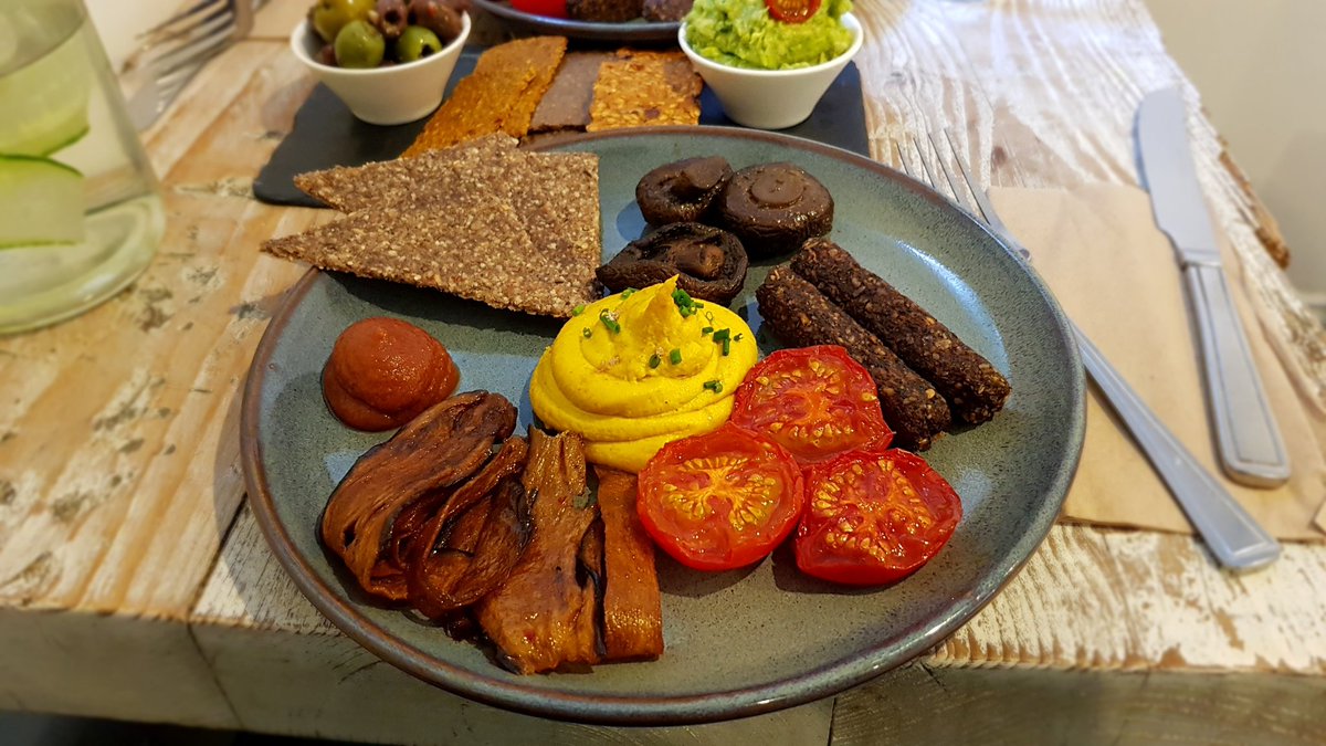 PavDhande's tweet photo. Full English breakfast... with a twist! Found this beauty during @WeAreVeganuary - vegan, wheat-free and RAW! Nothing cooked above 42 degrees! Do check out @NamaFoods 👌🏽 https://t.co/sgUjVkKWsA
