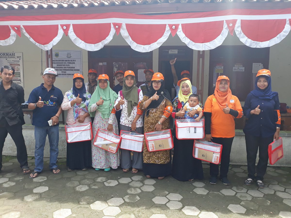 Kpmditdanasari2's tweet photo. Petugas PPDP Pilgub 2018 Coklit serentak hari pertama @DesaDanasari @KPUDPemalang @puspindes @kecpemalang1 https://t.co/3i1zQisIcy