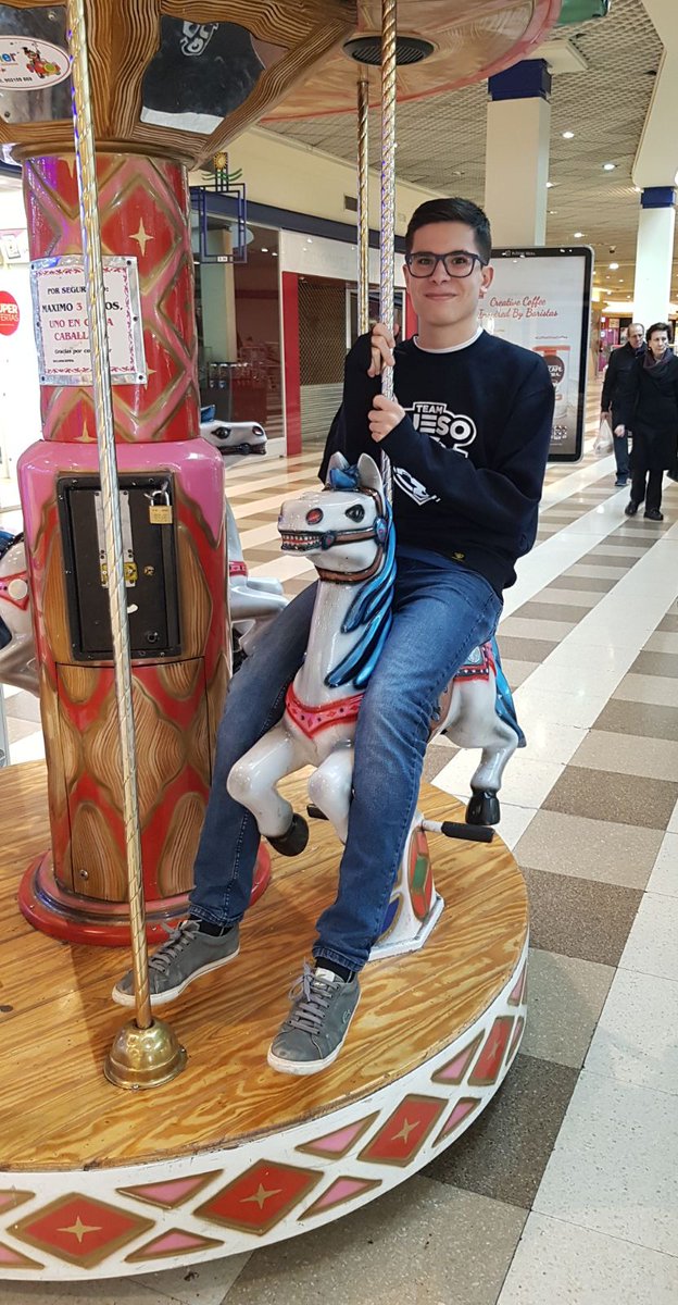 Varik0's tweet image. RT si crees que la queso casa debería tener columpios para @PouLegion