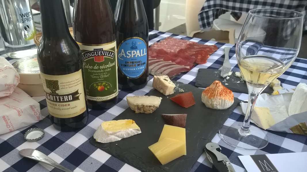 Some sumptuous cheese and cider matches to inspire on #CheeseLoversDay tinyurl.com/yc7bnbjk