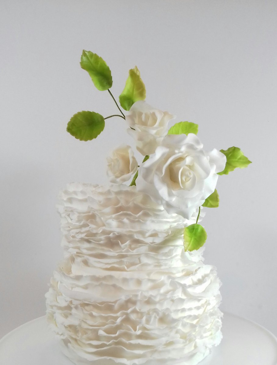 graceandclover1's tweet photo. trend for #micro #wedding #cakes for small weddings #wiltshire #Foodie #sugarcraft #bespoke #cakes in #bradfordonavon contact me or @Dottyscakes for info https://t.co/wVf5QuPpJA
