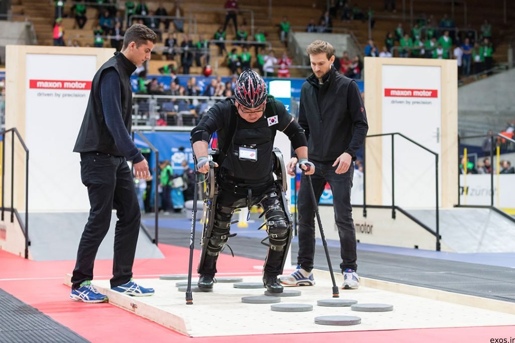 exosnews's tweet photo. با #WalkONSuit دارنده مدال برنز رقابت اسکلت های بیرونی فعال در Cybathlon 2016 آشنا شوید: https://t.co/AQxjuerGGN
#اسکلت_بیرونی #معلولان #سایبورگ #SGRobotics #Cybathlon #ETHZürich https://t.co/pJ76NOFyc0