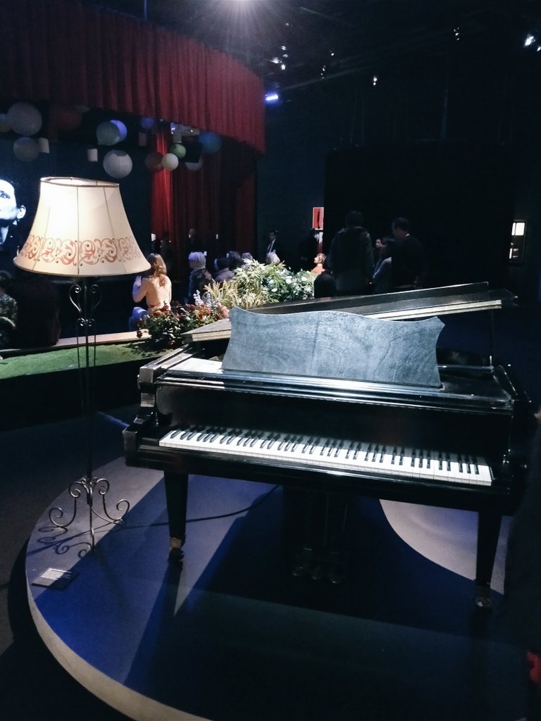 Alexandre_Sim's tweet photo. Barbara à la Philharmonie de Paris : très belle expo qui dévoile l'incroyable ascension de la chanteuse, aussi touchante, brillante que drôle (géniales séquences vidéo de tournée !) 

#derniersjours 
#lastdays 
#love 
#expobarbara https://t.co/tlJQC4JqmD