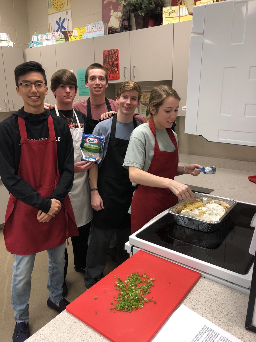sfhs_fccla's tweet photo. Thanks to all who helped with our meal for the Ronald McDonald House! https://t.co/6TtV0YuuPH