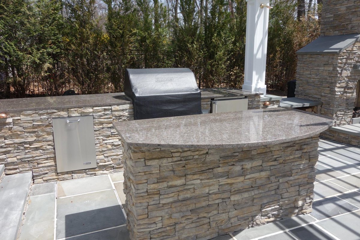 PrimeBuilds's tweet image. Continued..... This one has it all.  Bluestone patio, steps, sitting walls, piers, built-in kitchen, bar, gas start w wood burn fireplace, custom pergola. Fully done by @PrimeBuilds #PrimeConstruction #PrimeBuilds #PrimeConstructionRemodeling #ExcellenceIsAHabit #ThisIsOurWork