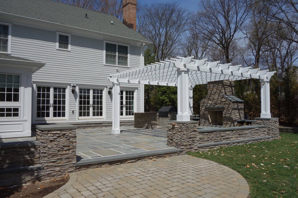 PrimeBuilds's tweet image. Continued..... This one has it all.  Bluestone patio, steps, sitting walls, piers, built-in kitchen, bar, gas start w wood burn fireplace, custom pergola. Fully done by @PrimeBuilds #PrimeConstruction #PrimeBuilds #PrimeConstructionRemodeling #ExcellenceIsAHabit #ThisIsOurWork