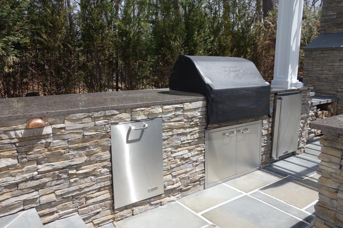 PrimeBuilds's tweet image. Continued..... This one has it all.  Bluestone patio, steps, sitting walls, piers, built-in kitchen, bar, gas start w wood burn fireplace, custom pergola. Fully done by @PrimeBuilds #PrimeConstruction #PrimeBuilds #PrimeConstructionRemodeling #ExcellenceIsAHabit #ThisIsOurWork