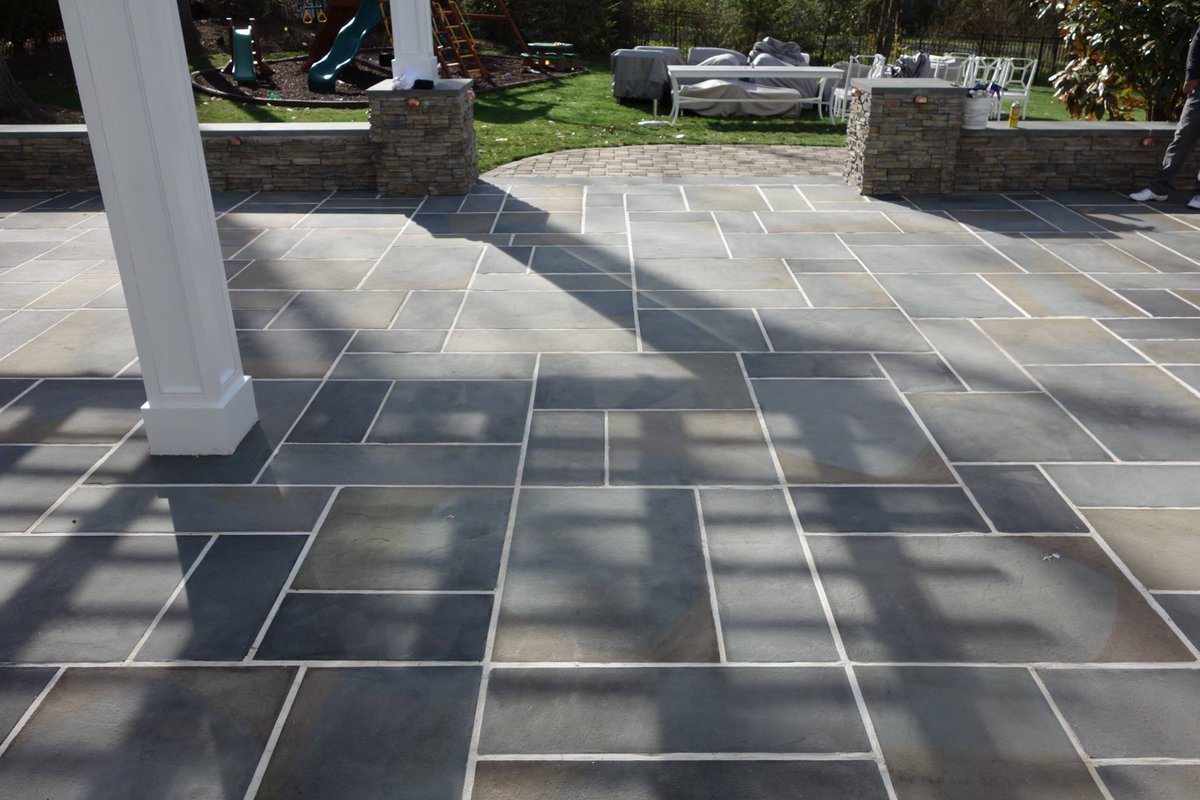 PrimeBuilds's tweet image. Continued.... This one has it all.  Bluestone patio, steps, sitting walls, piers, built-in kitchen, bar, gas start w wood burn fireplace, custom pergola. Fully done by @PrimeBuilds #PrimeConstruction #PrimeBuilds #PrimeConstructionRemodeling #ExcellenceIsAHabit #ThisIsOurWork