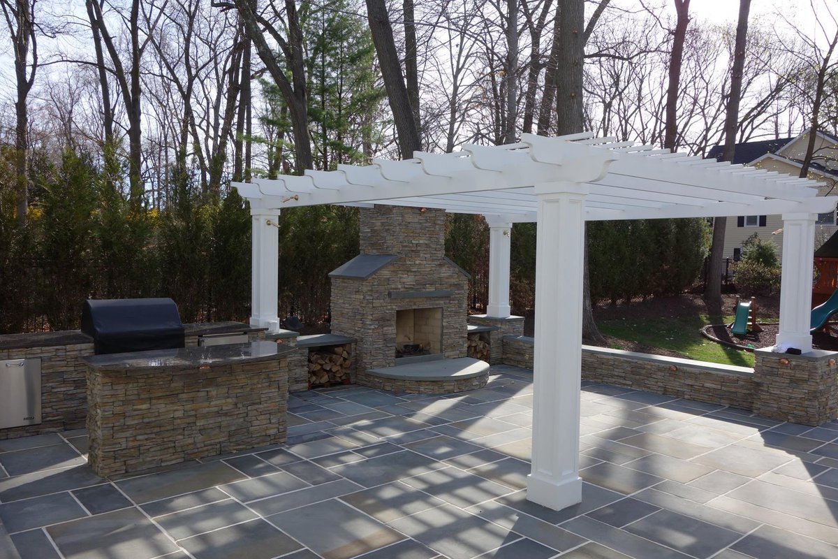 PrimeBuilds's tweet image. Continued.... This one has it all.  Bluestone patio, steps, sitting walls, piers, built-in kitchen, bar, gas start w wood burn fireplace, custom pergola. Fully done by @PrimeBuilds #PrimeConstruction #PrimeBuilds #PrimeConstructionRemodeling #ExcellenceIsAHabit #ThisIsOurWork