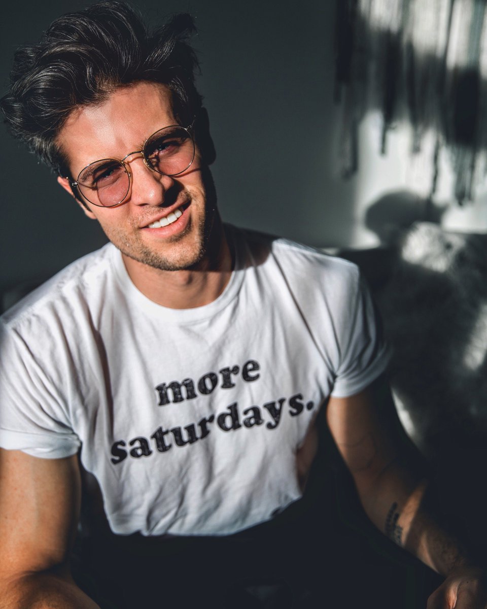Celebrate Saturday in style 🕶

Standard lenses included with a purchase of $160 or more. 

Shop now, with free shipping and returns, link in bio.