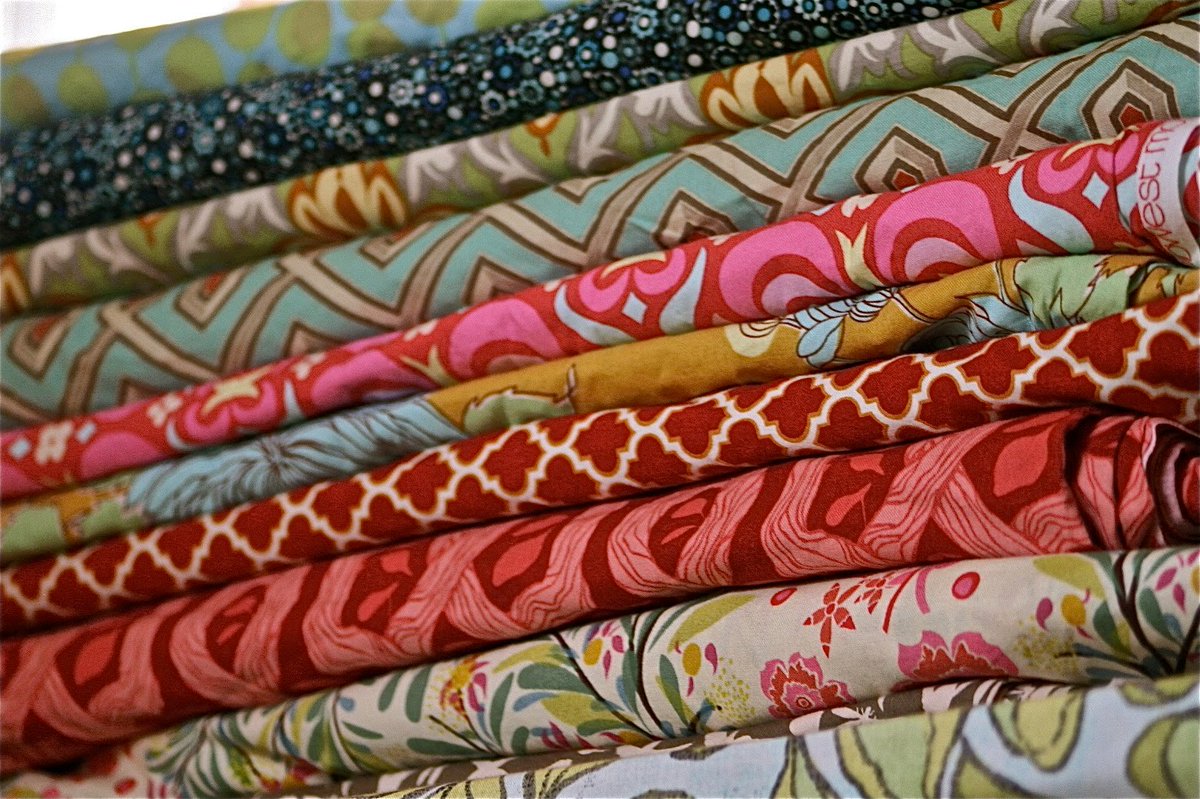 CHFManitoba's tweet photo. Calling all makers! Check out the Fabulous Fabric Sale at the #NearlyNewShop on now until January 27th. All bundles of fabric are 50% OFF! Head to 961 Portage Ave to stock up - all proceeds benefit the kids at the Children's Hospital! https://t.co/8eKB2HtyoN