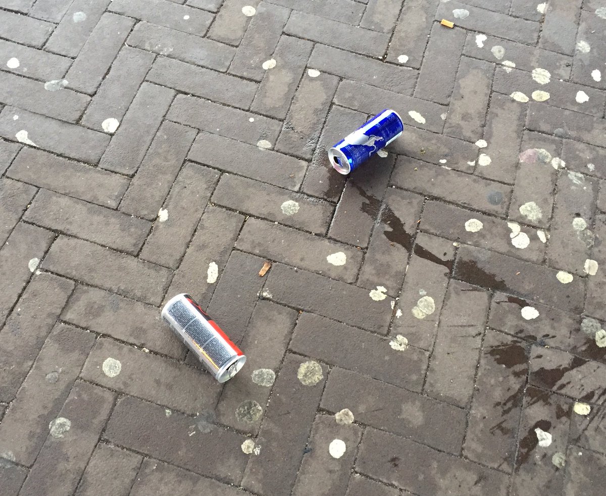 GijsdeWerker's tweet photo. Maar dan geen energie om even naar een prullenbak te lopen. https://t.co/PQmfAdjOST
