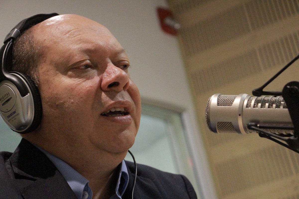 "Lo que más disfruto del periodismo es la reportería": <a href="/juliodelarue/">Julio De La Rue</a>, director de <a href="/CABLENOTICIAS/">CABLENOTICIAS</a>, en #MiBandaSonora de <a href="/avivircaracol/">A vivir que son dos días</a>