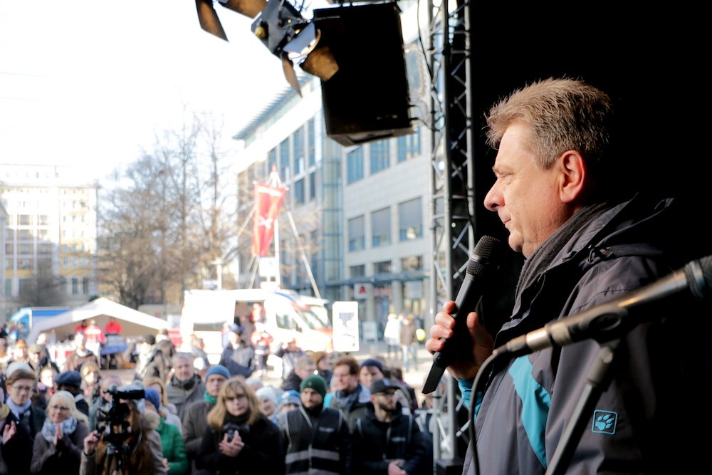 6.000 Magdeburger &amp; über 100 Akteure haben sich heute bei der <a href="/DemokratieMeile/">Meile der Demokratie</a> für eine demokratische &amp; weltoffene Stadt eingesetzt! tinyurl.com/ychkpnu8 #mdd18