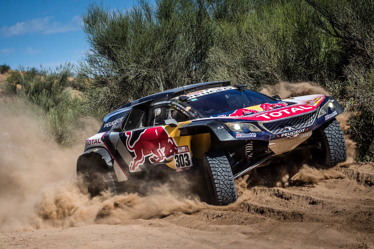 TheBestF1es's tweet photo. .@CSainz_oficial acaba de llegar a la meta en Córdoba. Esto quiere decir que "El Matador" ya es oficialmente campeón del #Dakar2018. ¡Enorme! 👏👏👏 https://t.co/X14rObkenw