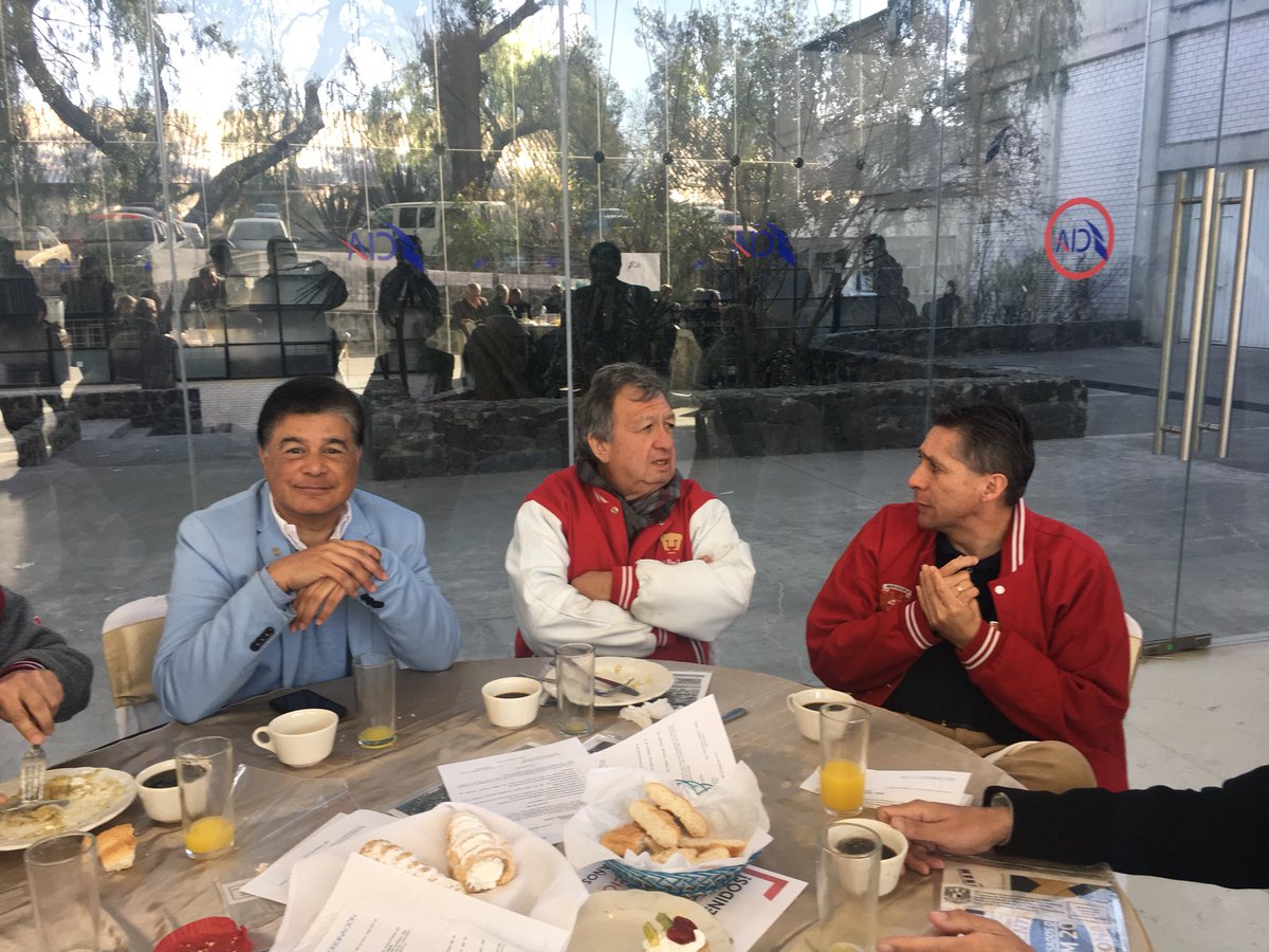 sefiorgmx's tweet photo. Un gran festejo de 50 años de la #Generacion68 #OrgulloUNAM #orgulloFi https://t.co/jeX4ZGttaM