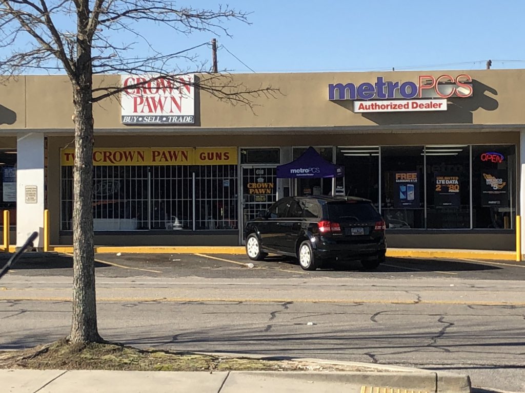 tkirk44's tweet image. Can you spot the difference????? Cellular Xperts on 12th street. @shawnatspg @MichaelMiess1 @ThomasSPG @Allison_AWi