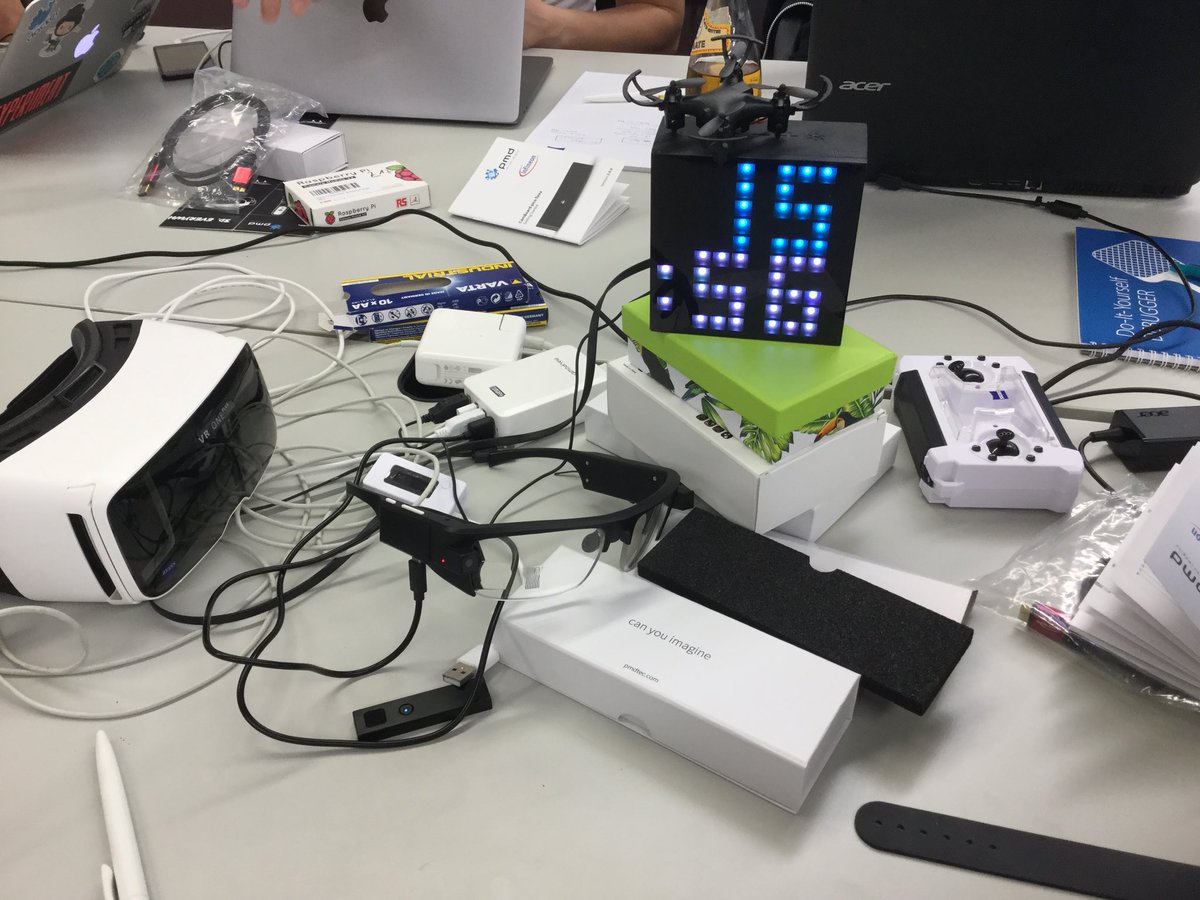 suzisahne's tweet photo. Great start into 2018 at the ZEISS #hackathon in Munich. This weekend we hacking cool products in the field of vision and optics #ZEISShack #Microsoft #infineon #pmdtechnologies https://t.co/m83hgmeY0x