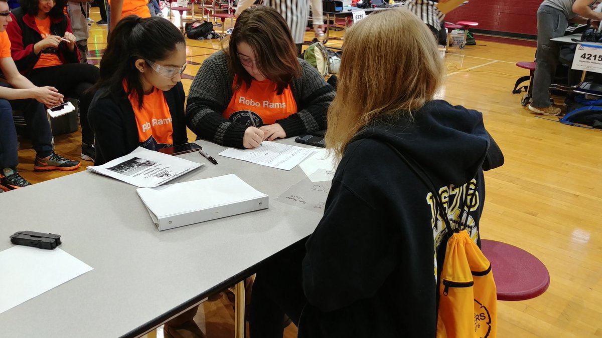 FRCTeam1676's tweet photo. So great here at the Northern Blast FTC Qualifier with our rookie Team 13615 Lodi Robo Rams! First judges interview, great work! #proud @FTCTeam13615 @pvrhsd @LodiHS_NJ https://t.co/zTSVRwChfb