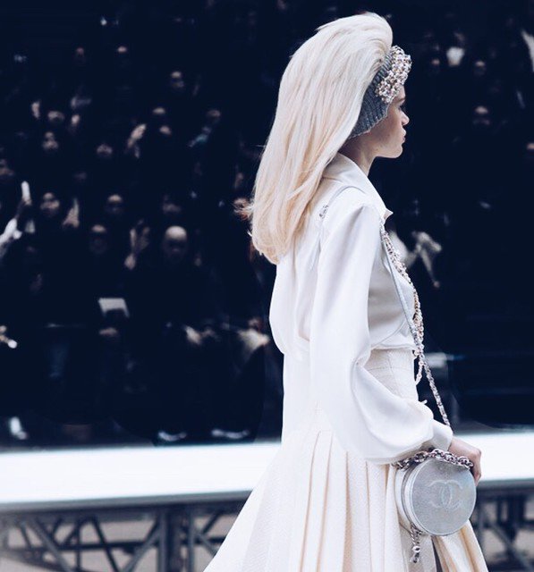 msmoodymermaid's tweet photo. It was all a dream. #fashionlover #fashioneditor #fashionshoot #styleinspiration #styleinspo #fashionforecast #fashionforecaster #trendforecast #fashionstatement #autumnwinter #details #glamour #fasicmode #look #mode #fashioneditorial #luxuryaddict #luxurylife https://t.co/cZieZxKW4a