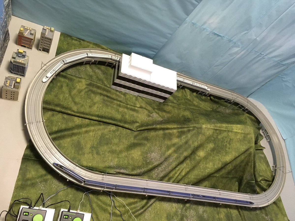 KATO V13 複線高架線路セット』のレイアウトを雑な感じでジオラマ化